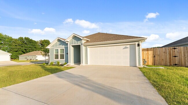 Building Photo - "Bright 4-Bedroom Haven with Scenic Views ...