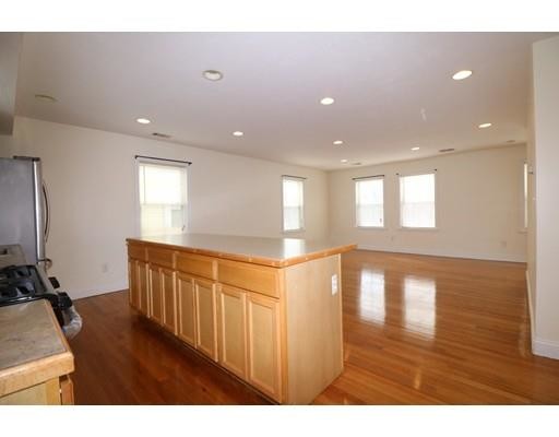 Building Photo - 76 Seaver St