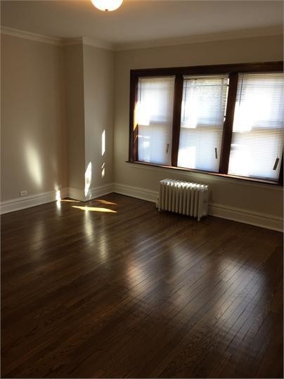 Foto del edificio - 1846 Clarence Ave