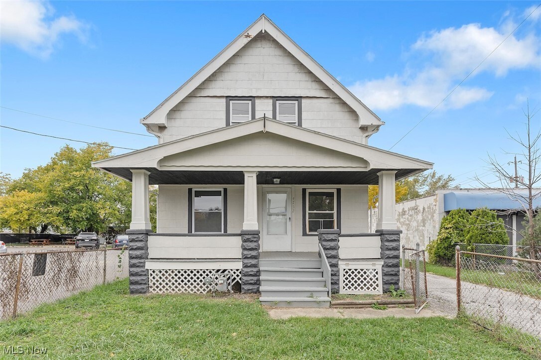 Foto principal - 4752 W 130th St