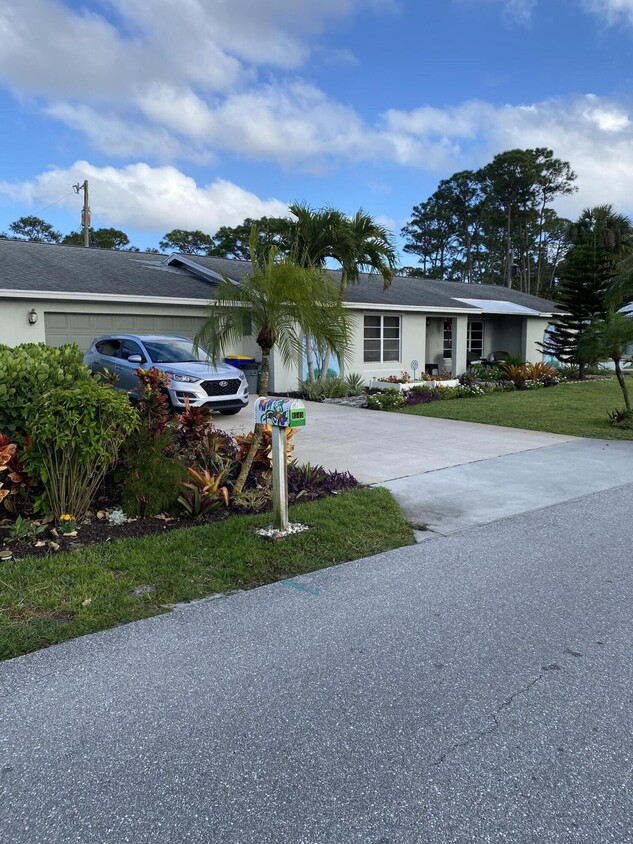 Primary Photo - 9545 SE Cove Point St
