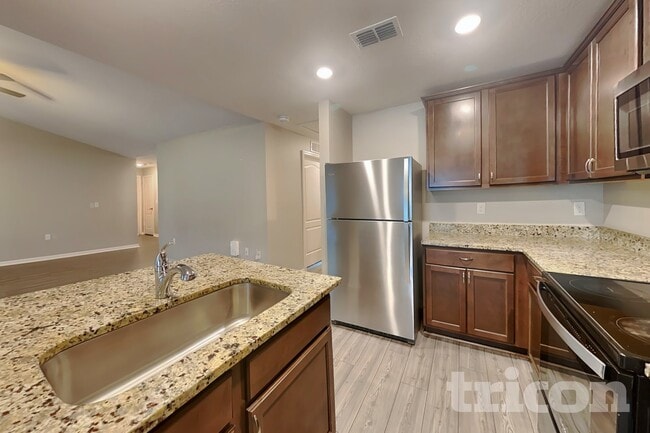 Building Photo - 57 Pilgrim Dr