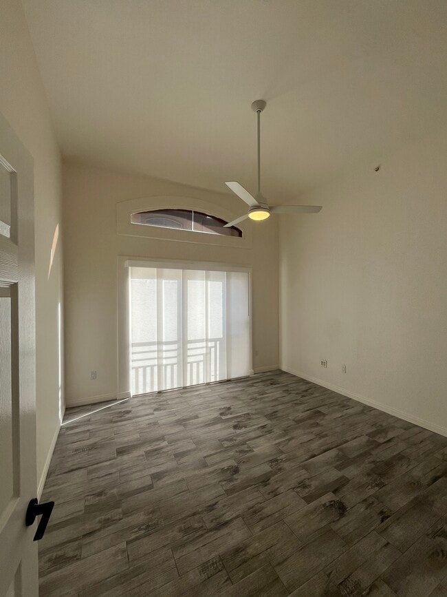 Building Photo - 5260 Premiere Hls Dr