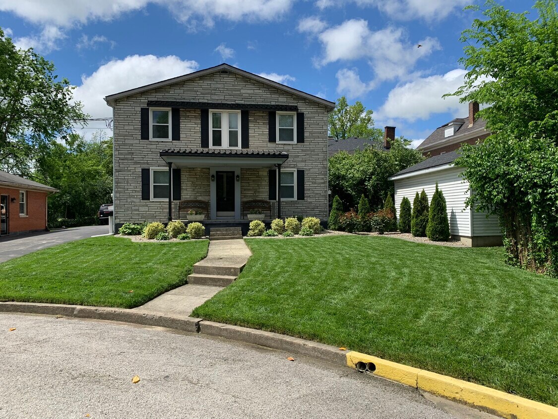 Front of unit - 4 Wellington Ct