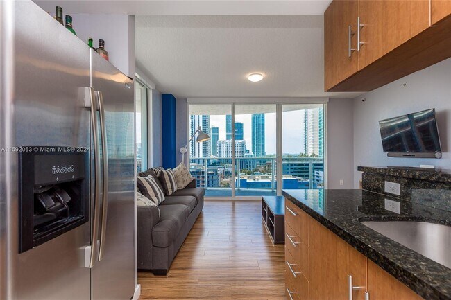 Foto del edificio - 601 NE 23rd St
