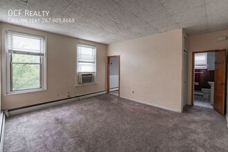 Building Photo - 1325 W Porter St