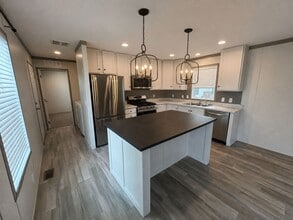 Building Photo - 327 Utah Ct