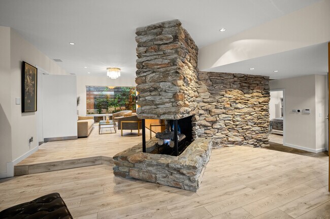 Building Photo - 1129 Angelo Dr