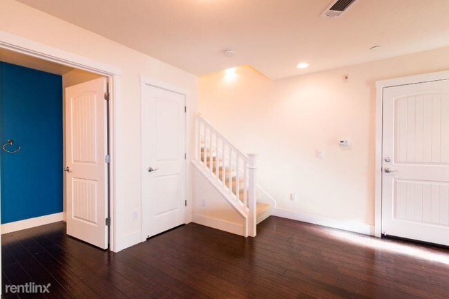 Building Photo - 3 br, 3 bath Condo - 1107 Interlaken Terrace