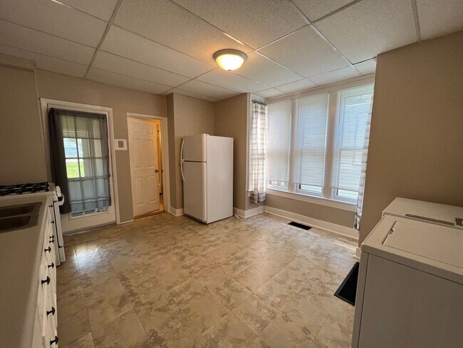 Building Photo - 609 S 14th