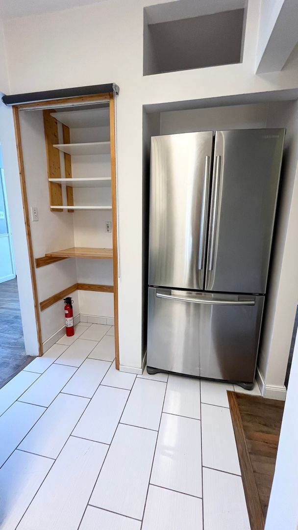 Foto del edificio - 4 bedroom/2 bathroom Home in SLC