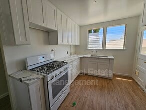 Building Photo - 1552 E Wilson Ave