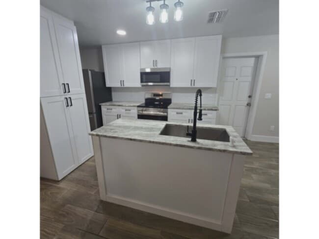 Building Photo - Gorgeous Completely Renovated 3 Bedroom, 1.5 Bath Home with Fenced Yard