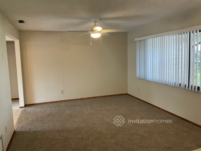 Building Photo - 824 Upland Dr