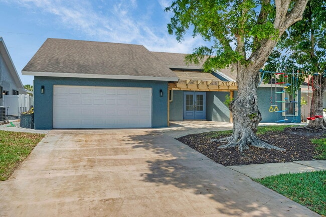 Building Photo - 7515 San Mateo Dr E