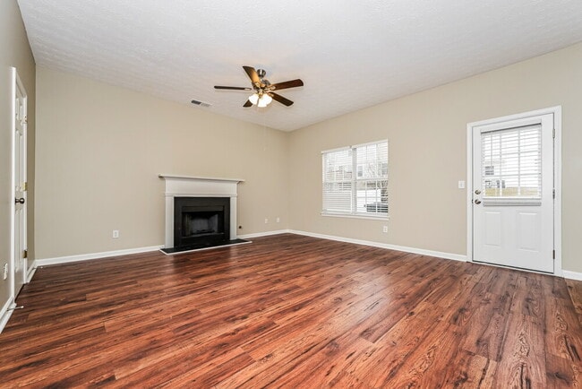 Building Photo - 330 Greenway Dr