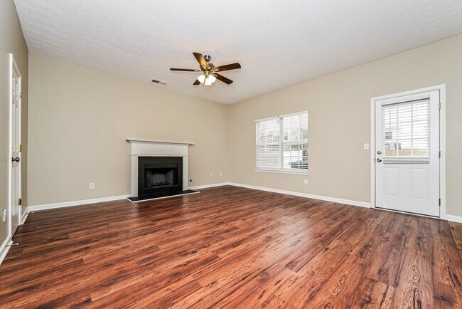 Foto del edificio - 330 Greenway Dr