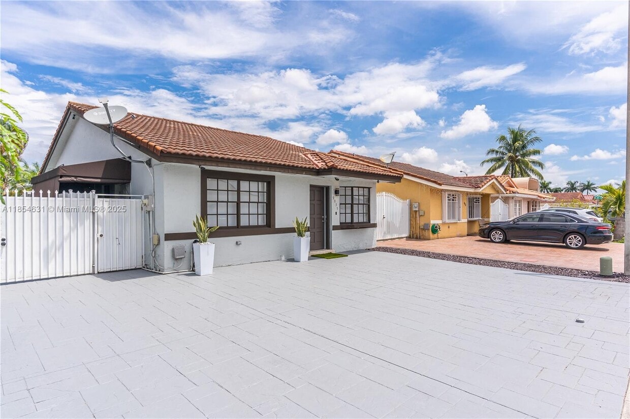Foto principal - 9035 NW 117th St