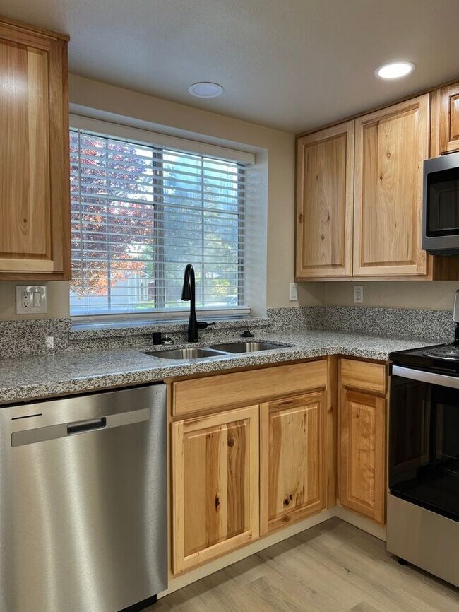 Building Photo - READY TO MOVE IN! Fully Remodeled Reno home