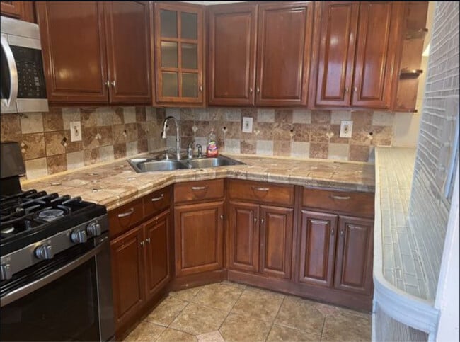 Photo - 4337 H St House