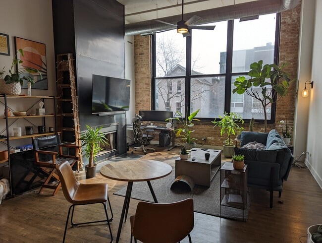 Foto del edificio - 2650 W Belden Ave