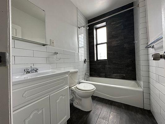 Foto del edificio - 1 bedroom in BRONX NY 10463