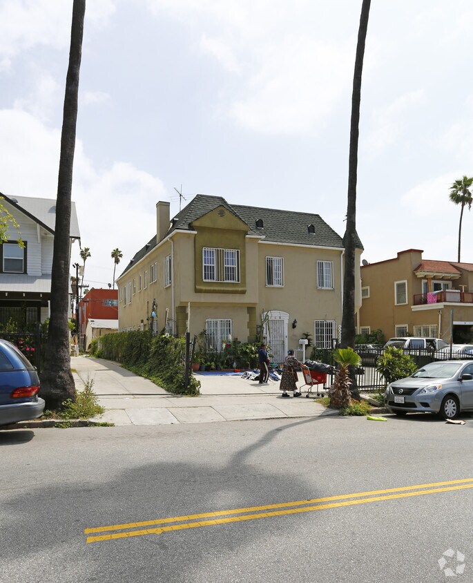 Building Photo - 932 S Normandie Ave