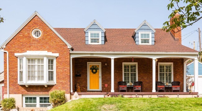 Building Photo - 1109 E 400 S