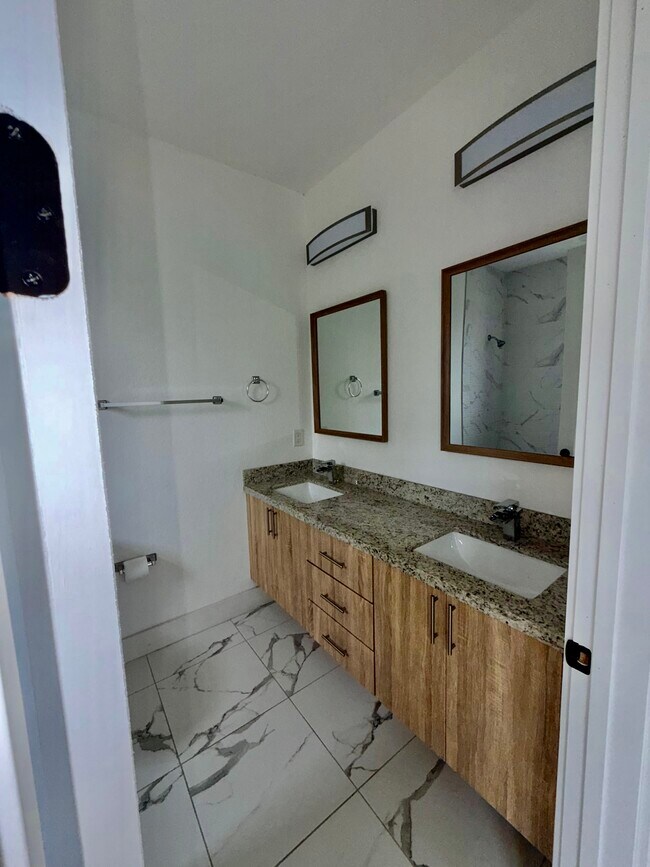 Foto del edificio - 4128 Barbarossa Ave