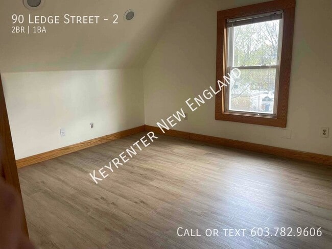 Building Photo - Second Floor, 2 bedroom, 1 bath available