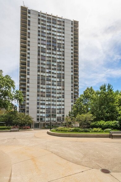 Photo - 1355 N Sandburg Terrace Unit 2306D