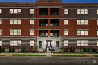 Building Photo - 1322 E 62nd St