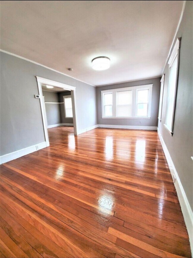 Building Photo - 11 Monponset St