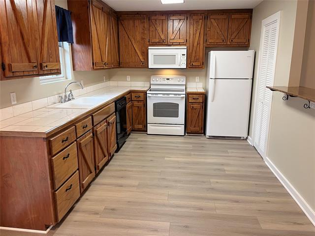 Building Photo - 406 Mesquite St
