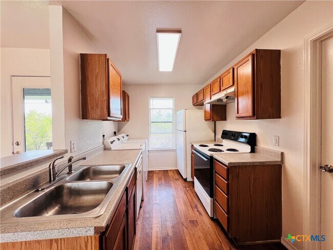 Building Photo - 1621 Inca Dr
