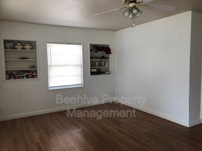 Building Photo - 430 E Kimball Ave