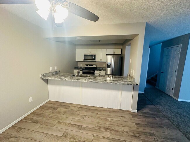 Foto del edificio - Updated 2 Bed / 1 Bath in Waconia — Garage + In-Unit Laundry