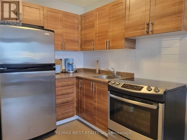 Building Photo - 354 Marlee Ave