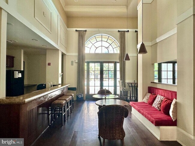 Foto del edificio - 2465 Army Navy Dr