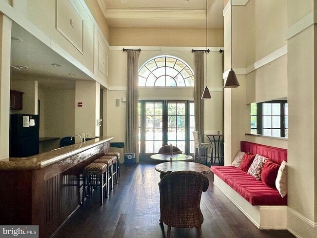 Building Photo - 2465 Army Navy Dr