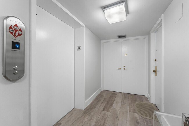 Foto del edificio - 250 S Ocean Blvd