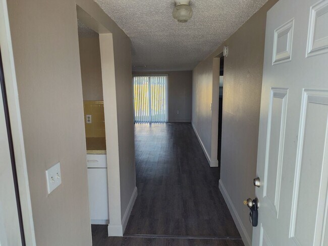 Foto del edificio - 4136 Shoreline Dr