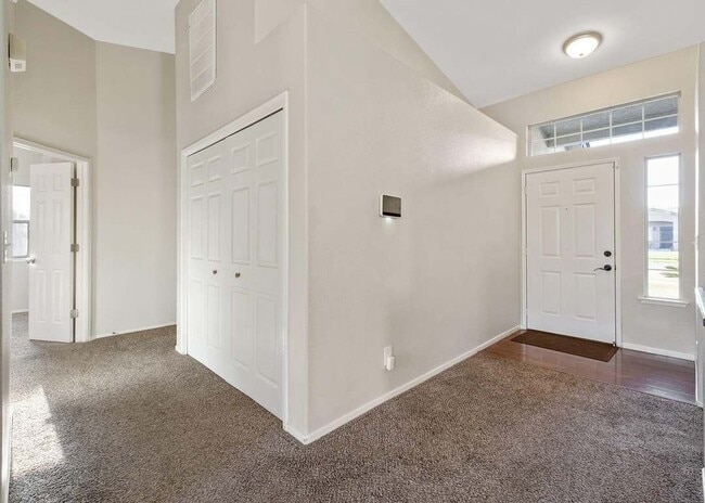 Building Photo - 2111 W Merritt Ave