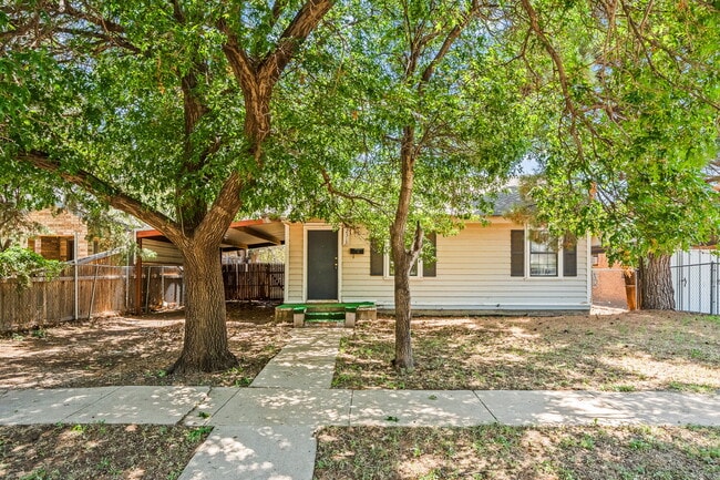 Building Photo - Cozy Home with Bonus Room, Minutes from TTU
