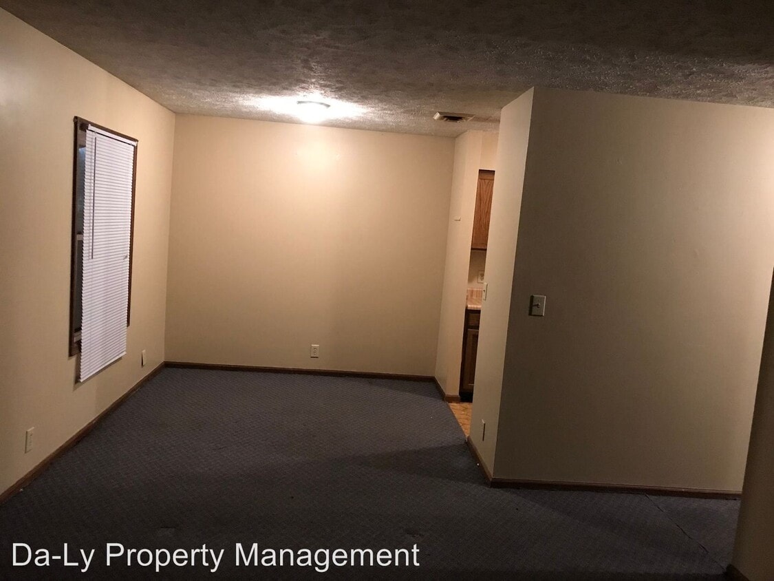 Primary Photo - 206 N 5th St