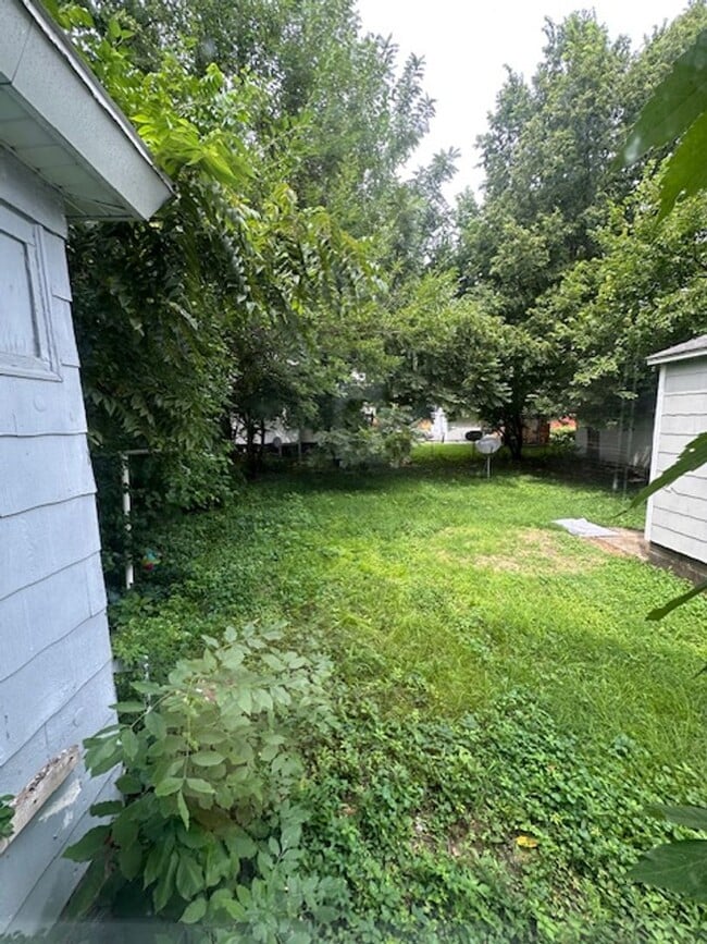 Building Photo - Section 8 Vouchers accepted for 2 Bedroom ...