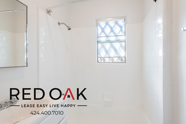 Building Photo - 706 N St Andrews Pl