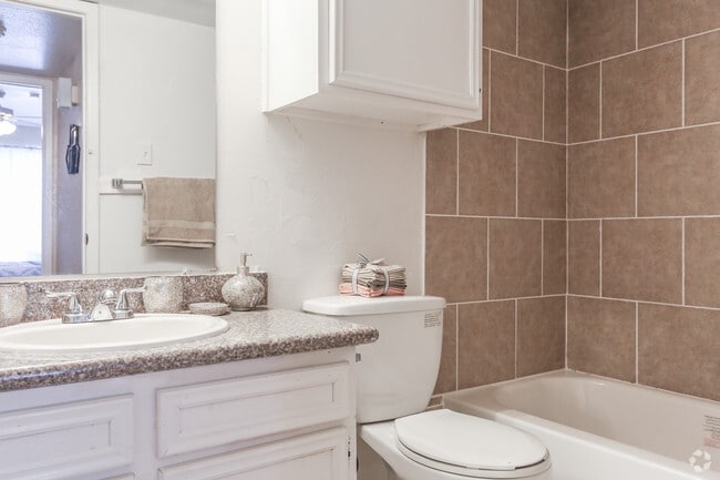 Bathroom - Falls of Braeburn