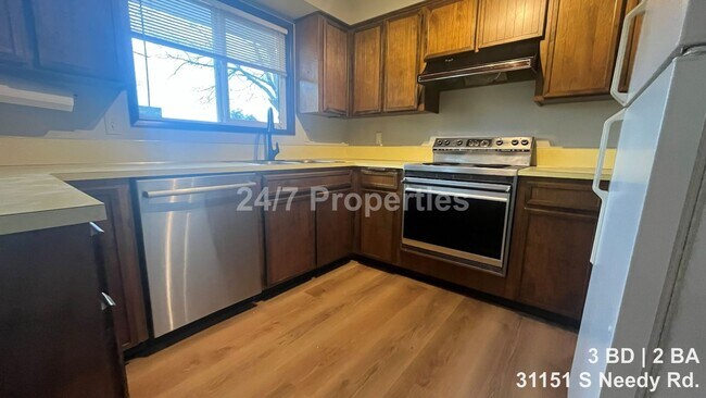 Building Photo - Country Living in Canby - 3 BD | 2 BA Home