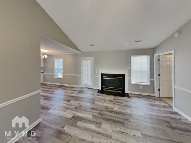 Foto del edificio - 2443 Hawk Ridge Dr